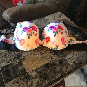 NWT 🌸🌷Victoria’s Secret Push Up Floral Bra 🌺🌼